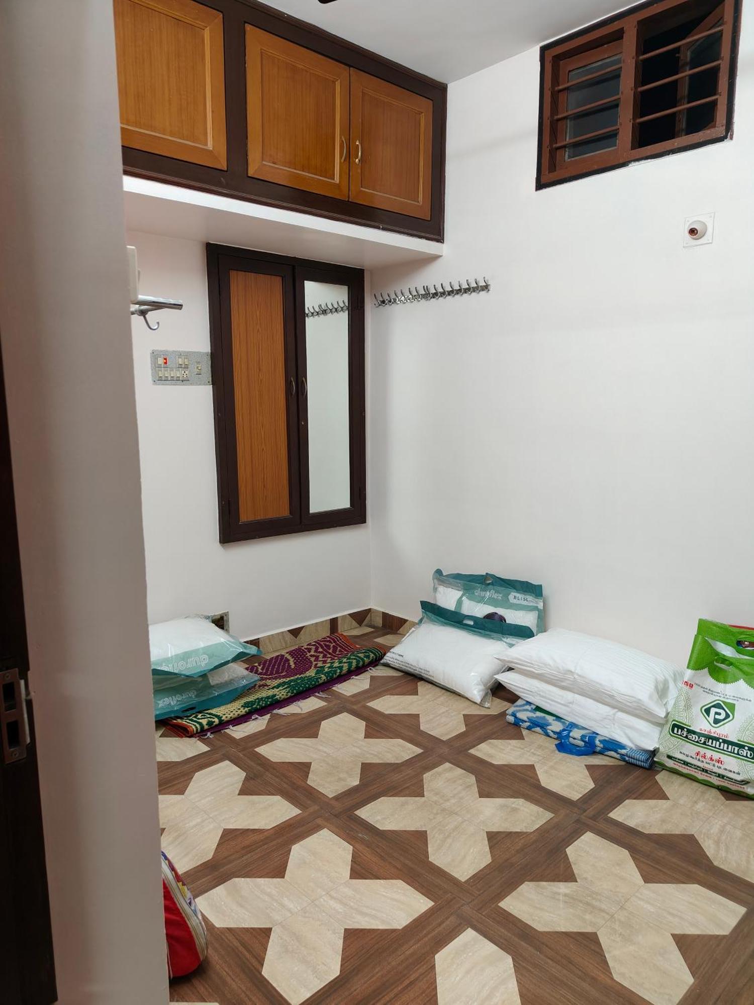 Guru Krupa Home Stay Tiruvannāmalai Exterior foto
